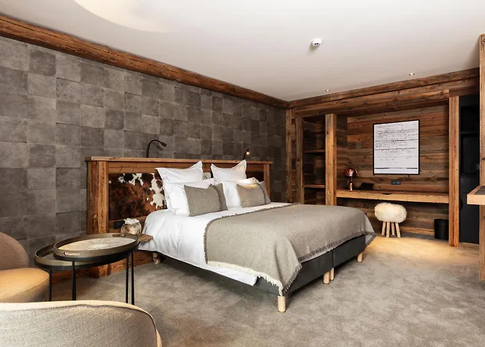 Hotel M &