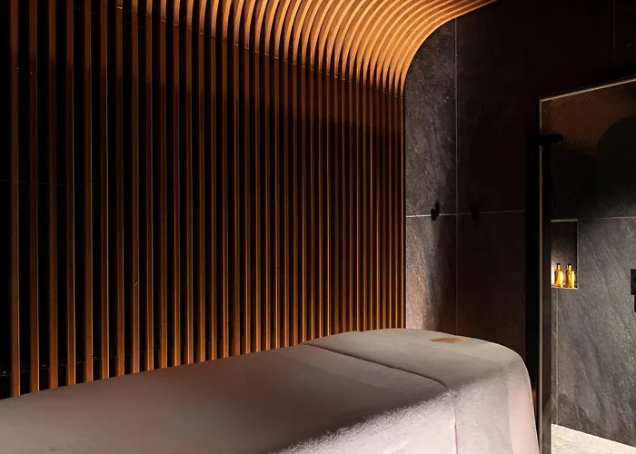 M & Hotel