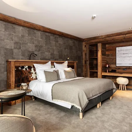 Hotel M &
